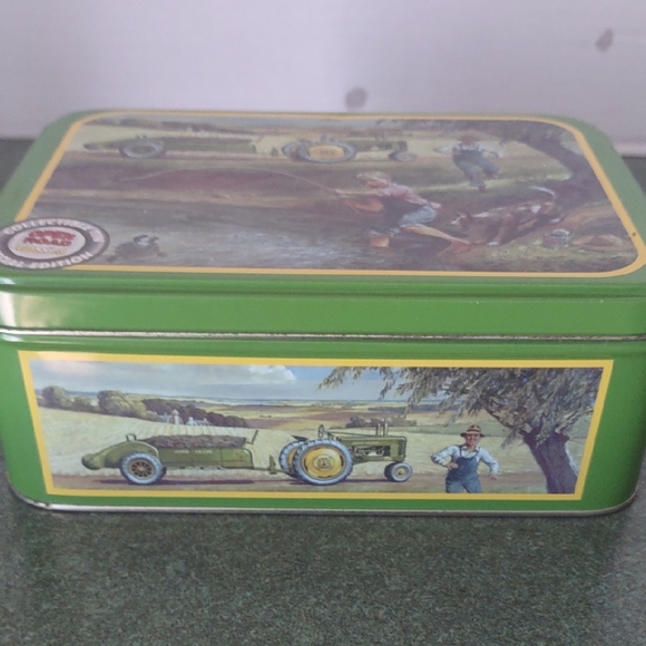 Vintage John Deere Green and Yellow Tin box - Picture 4 of 10